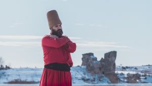 BUZ TUTAN EMRE G�L� �ZER?NDE SEMA G�STER?S?..