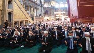 Cumhurba?kan? Erdo?an, Cuma namaz?n?, 86 y?l sonra ibadete a�?lan Ayasofya-i Kebir Cami-i ?erifi�nde k?ld?