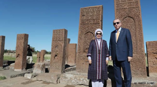 Cumhurba?kan? Erdo?an, Ahlat Sel�uklu Mezarl???'n? ziyaret etti