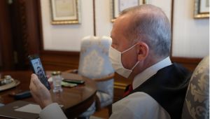 Cumhurba?kan? Erdo?an, Viyana�daki ter�r sald?r?s?nda yaralananlara yard?ma ko?an T�rk gen�lerle g�r�?t�