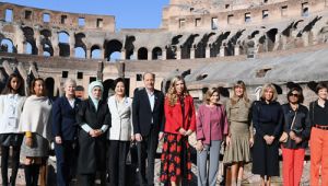 Emine Erdo?an, G20 Liderler Zirvesi'nin yap?ld??? Roma'da lider e?leriyle bir araya geldi