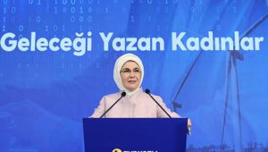 Emine Erdo?an, Gelece?i Yazan Kad?nlar Projesinin ?klim Fikir Maratonu dl Trenine kat?ld?