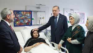 Cumhurba?kan? Erdo?an, depremzede ocuklar? hastanede ziyaret etti